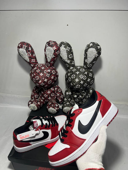 Air Jordan 1 Retro Low OG "Chicago" - Varsity Red/summit White
36-45 AVAILABLE 
190 dhs💓

Zain242
♥️♥️♥️