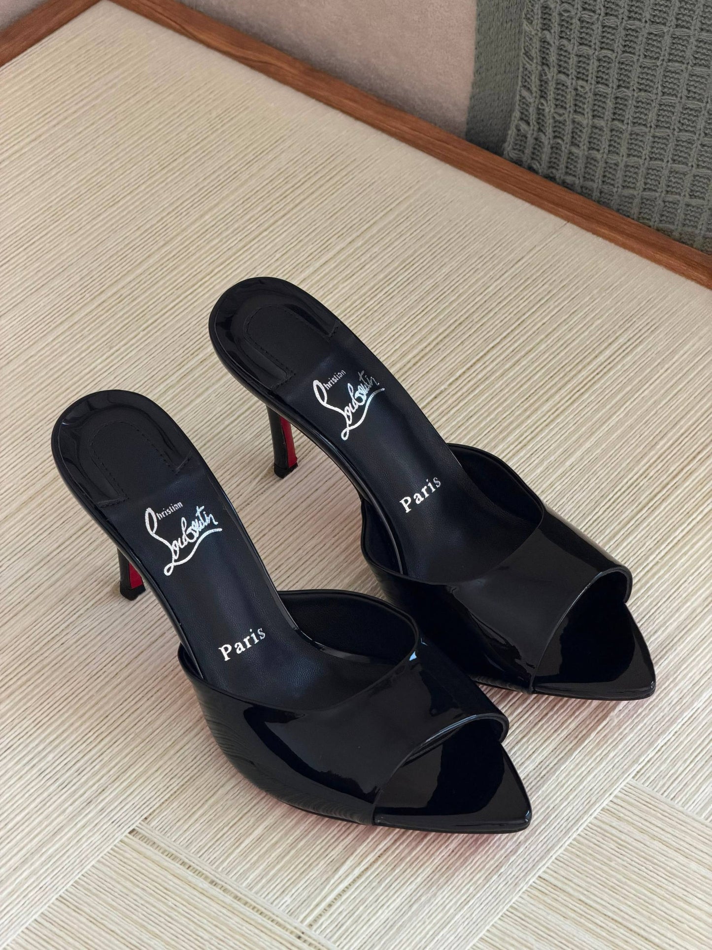 CHRISTIAN LABUTAN 
QUALITY:SUPER MASTER 😍💥
SIZE:36 TO 42🥰

490 dhs✅

Zain319
♥️♥️♥️