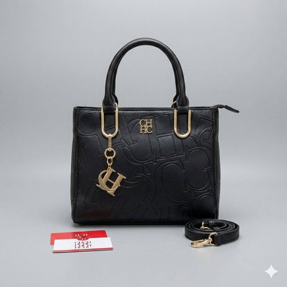 CH Carolina Herrera
Top Hand Carry Bag
With Long Belt Strap
Gold Hardware & Chain Logo
NO BOX
Size: 25 cm

100 dhs🇦🇪🇦🇪

Zain239
♥️♥️♥️