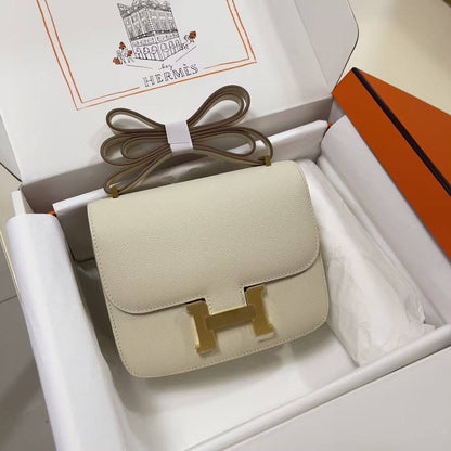 Hermes 
105 dhs🇦🇪🇦🇪
with box
size 19×5×15cm

Zain42
♥️♥️♥️