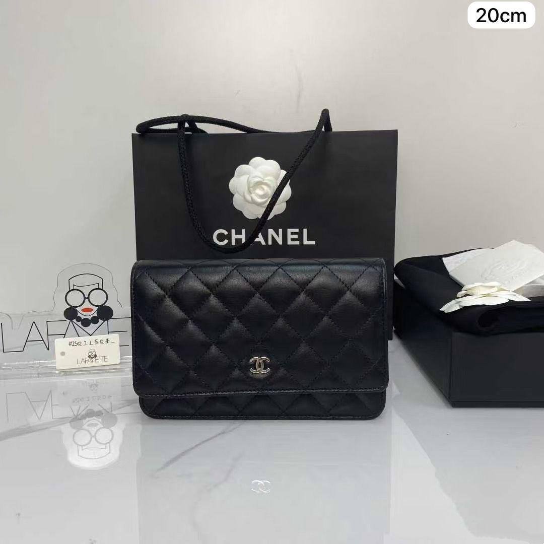 💗  Chanel wac

1️⃣ First quality +🎁

Size : 20 * 14 cm
85 dhs🇦🇪🇦🇪

 with box 🎁
Zain115
♥️♥️♥️