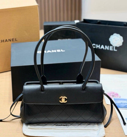 CHANEL 
COPY ONE 
32cm , 
190 dhs✅

Zain39
♥️♥️♥️