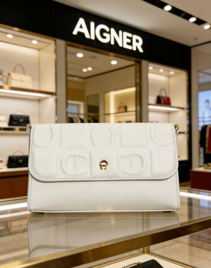 Aigner
90 dhs💛
with box

Zain07
♥️♥️♥️