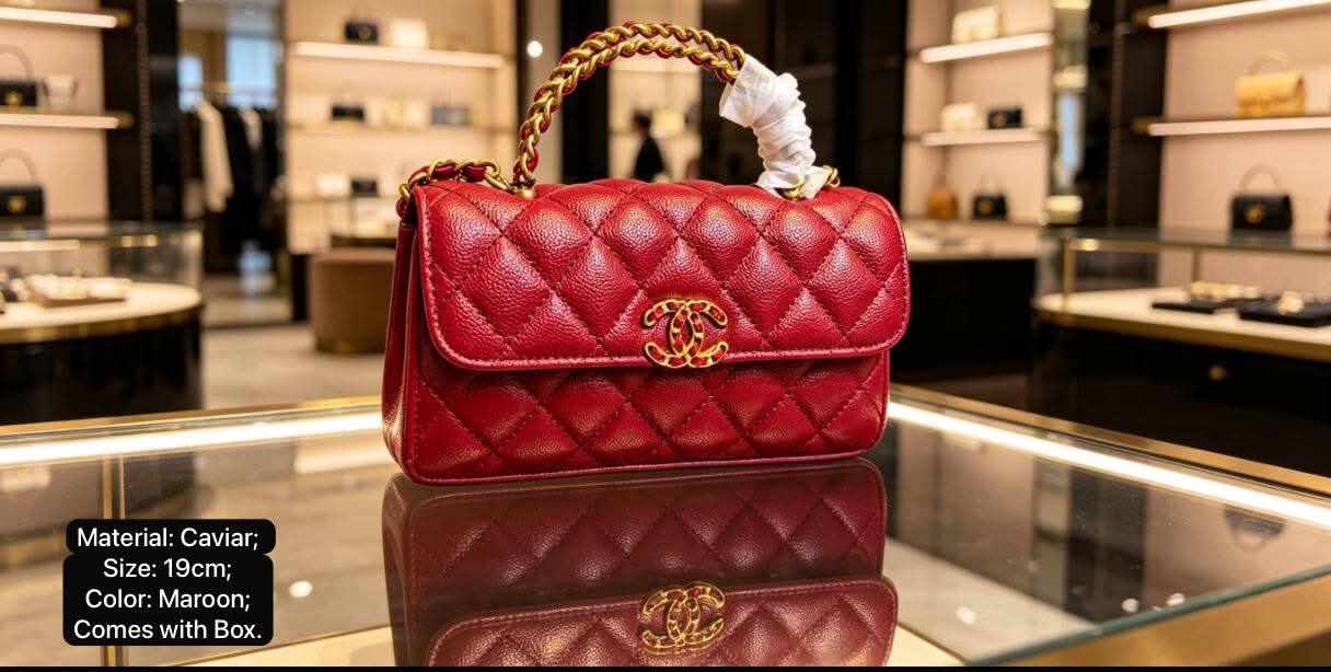 Chanel 
115 dhs✅
With box
Size:19*11*5.5

Zain07
♥️♥️♥️
