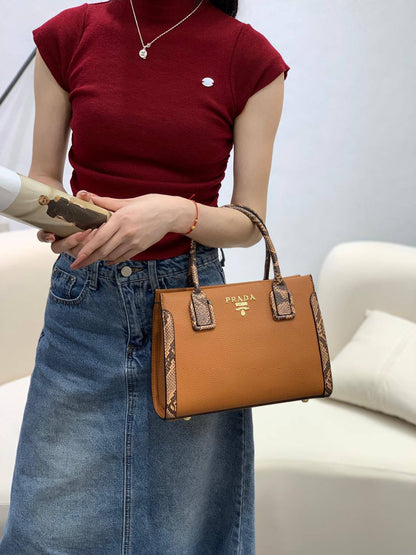 Prada - MK
95 dhs✅
high quality

Zain26
♥️♥️♥️