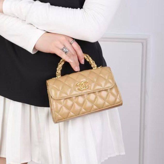 CHANEL 

NEW CAME GOOD QUALITY 
WITH BOX 
🎁🎁🎁

90 dhs❣️

Zain39
♥️♥️♥️