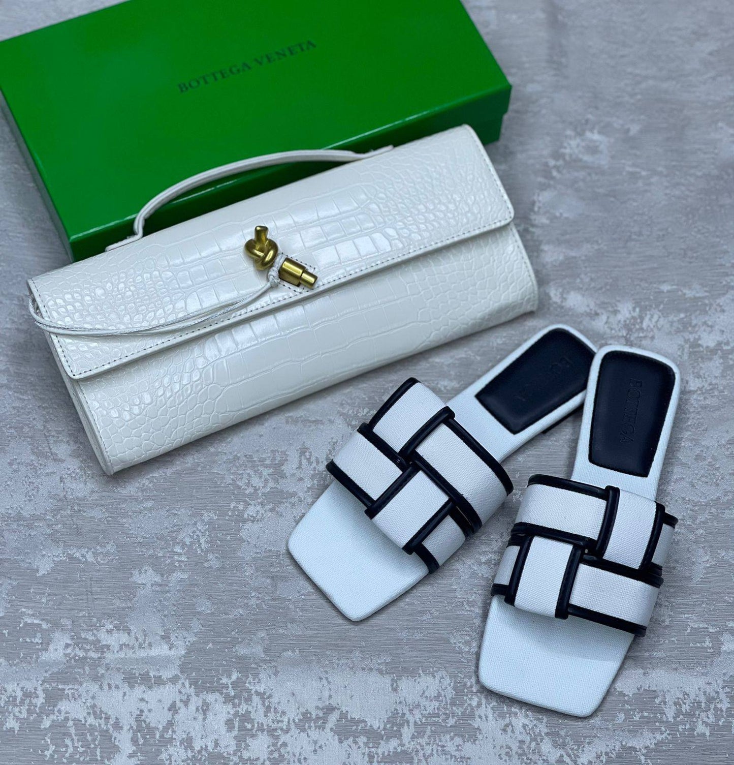 Bottega
Bag&shoes.   Set. 

150 dhs🗽
Size 36 to 41

Zain175
♥️♥️♥️