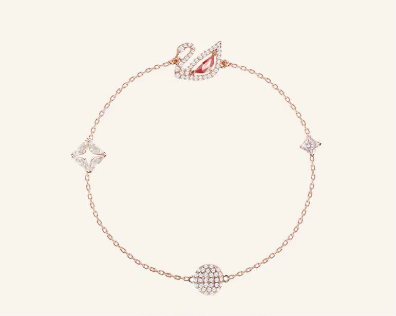 SWAROVSKI 
Bracelet 😍
Master quality 💯
With normal boxes 🗃️ 
50 dhs✅

With master box 📦 
90 dhs✅

Zain216
♥️♥️♥️