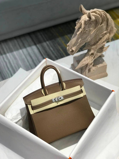 Hermes new collection 💕💯
Hand made 💯❤️
With full packing 📦🎀
For Price 👇 WhatsApp✅
0568585901 
0507557372
0552275751 Owner Zain 👌

Zain252
♥️♥️♥️