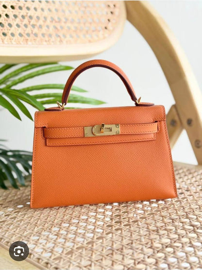 Hermes
GOOD quality

 With boxes 
🎁🎁🎁

SIZE 22 CM 
105 dhs✅

Zain200
♥️♥️♥️