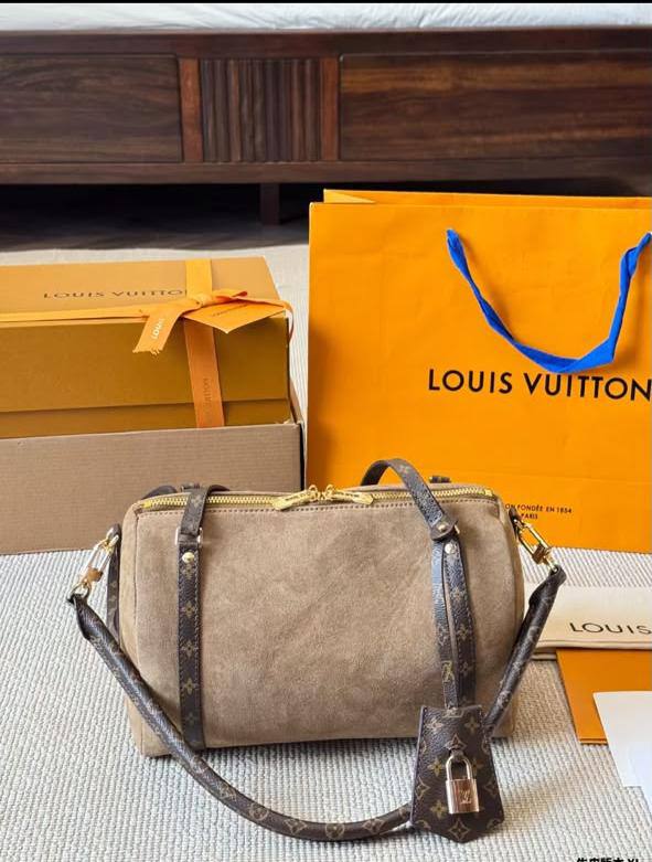 LV
Express PM
Master quality
26 cm with box
220 dhs💛

Zain95
♥️♥️♥️