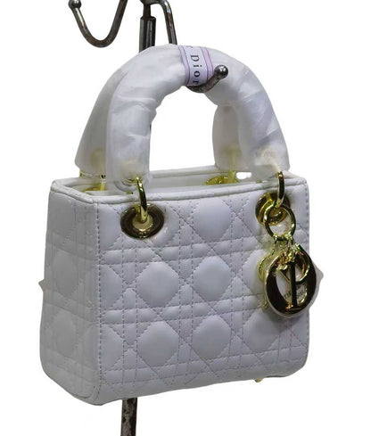 Dior

with box
🎁🎁🎁

115 dhs❣️
17 CM

Zain177
♥️♥️♥️