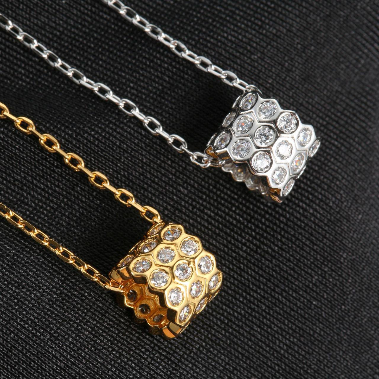 CHOUMET 
NECKLACE 
MASTER 💫✨
55 DHS✅ 

WITH NORMAL BOX and Paper BAG🎁

Zain89
♥️♥️♥️