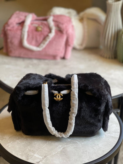 CHANEL✨
Available original box 📦 
With full packing 🎀🎀
Super high quality 💥💥


For Price 👇 WhatsApp✅
0568585901 
0507557372
0552275751 Owner Zain 👌

Zain283
♥️♥️♥️