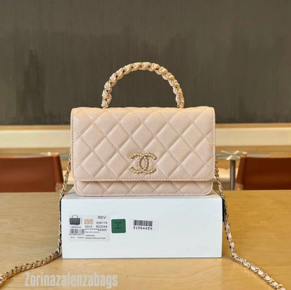 Chanel
100 dhs✅
size：22cm
good-quality 

with box🎁🎁🎁

Zain35
Zain26
♥️♥️♥️