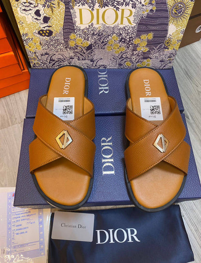 Dior Slipper, 

high quality 

Size 40To 45
110 dhs🇦🇪🇦🇪

Zain120
♥️♥️♥️