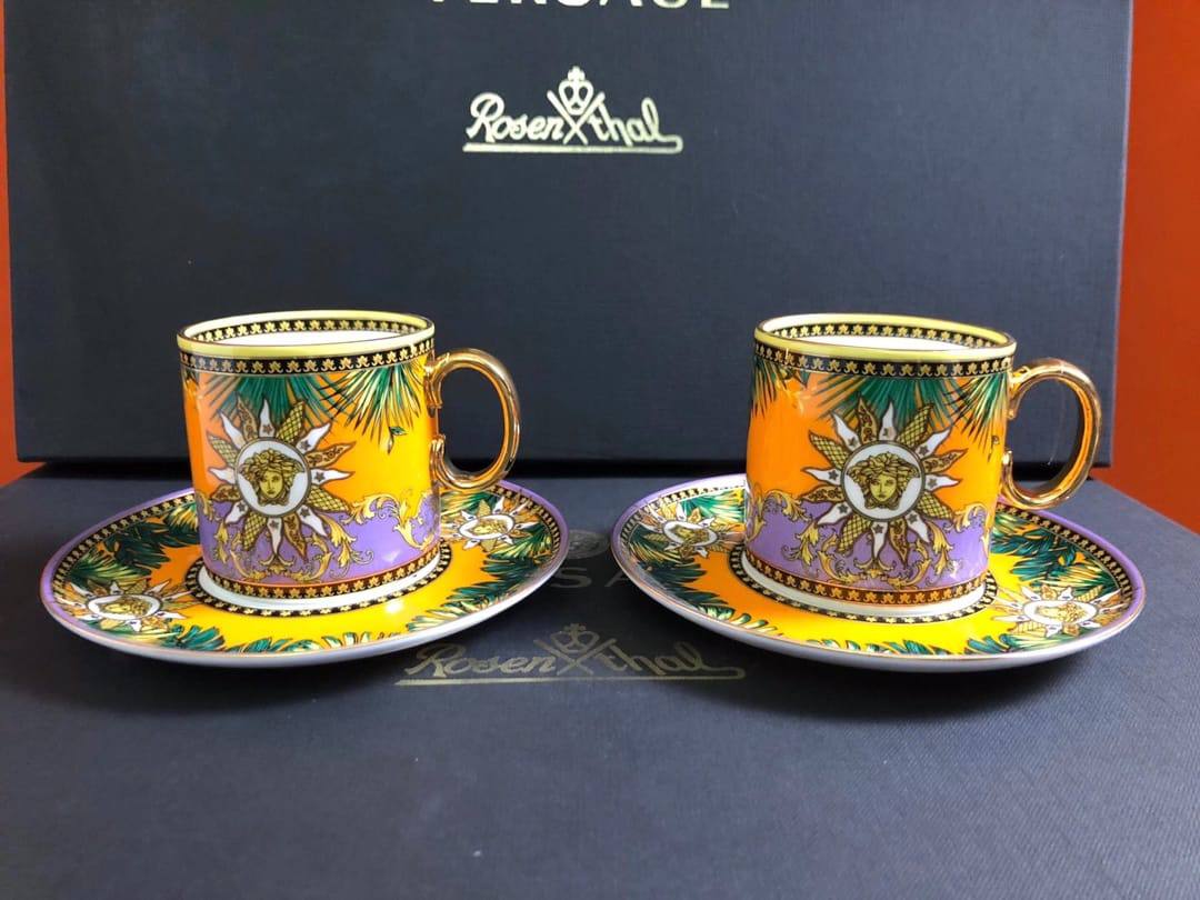 Branded mugs set

130 dhs 
set 4 pc 

with box🎁🎁🎁

Zain205
♥️♥️♥️