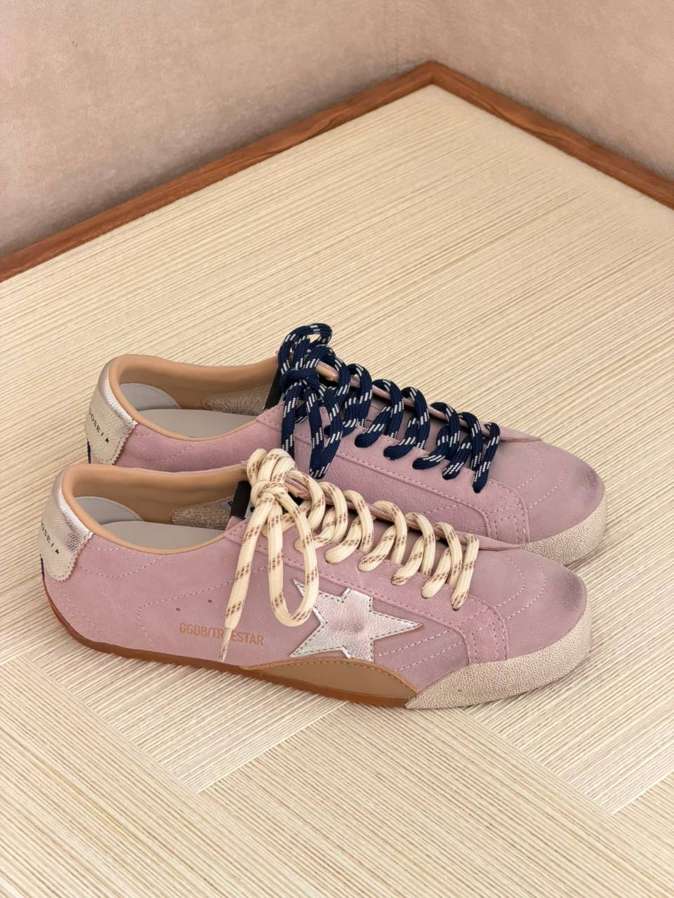 GOLDEN GOOSE 
QUALITY: SUPER MASTER 💥😍
SIZE:36 TO 41🥰

450 dhs🇦🇪🇦🇪

Zain319
♥️♥️♥️