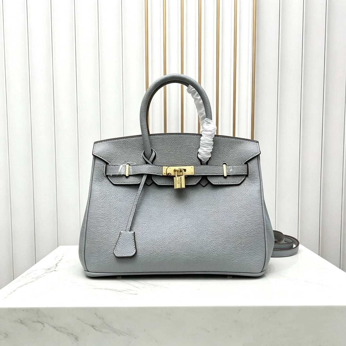 HERMES BIRKIN 

30CM 
NEW CAME 
GOOD QUALITY 

30cm
115 dhs🇦🇪🇦🇪

Zain295
♥️♥️♥️