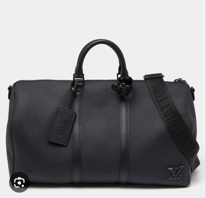 LV
Travel Bags
55cm 
120 dhs✅

Zain143
♥️♥️♥️
