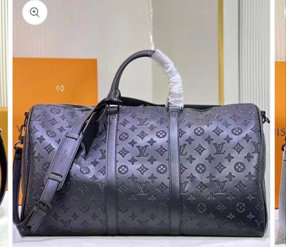 LV
Travel Bags
55cm 
120 dhs✅

Zain143
♥️♥️♥️
