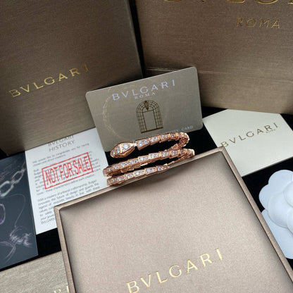 BVLGARI ❤️‍🔥*
Bangle ✨
Master quality 💯
With normal boxes 🗃️ 
95 dhs💓
With master box 📦 
135 dhs💓

Zain216
♥️♥️♥️