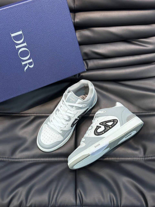 DIORE SHOES For MENS

GOOD QUALITY 

90 dhs✅

Size 40-44

Zain40
♥️♥️♥️