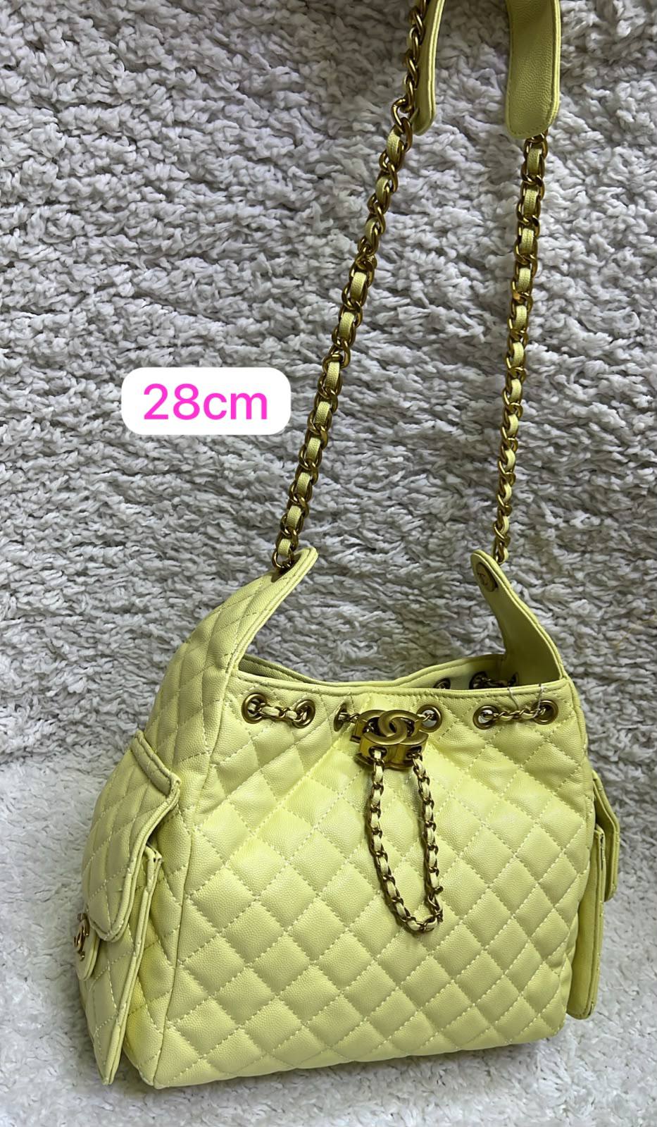Chanel 
28cm 
with box 
120 dhs✅

Zain168
♥️♥️♥️