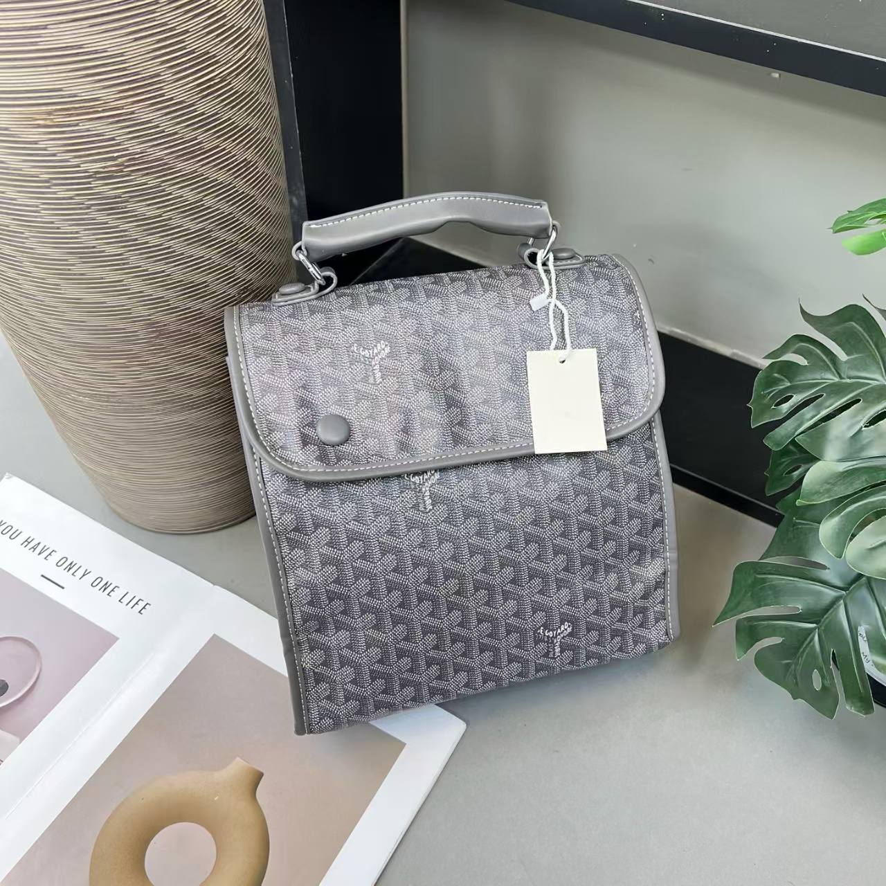 Goyard
65 dhs💓

Zain232
♥️♥️♥️
