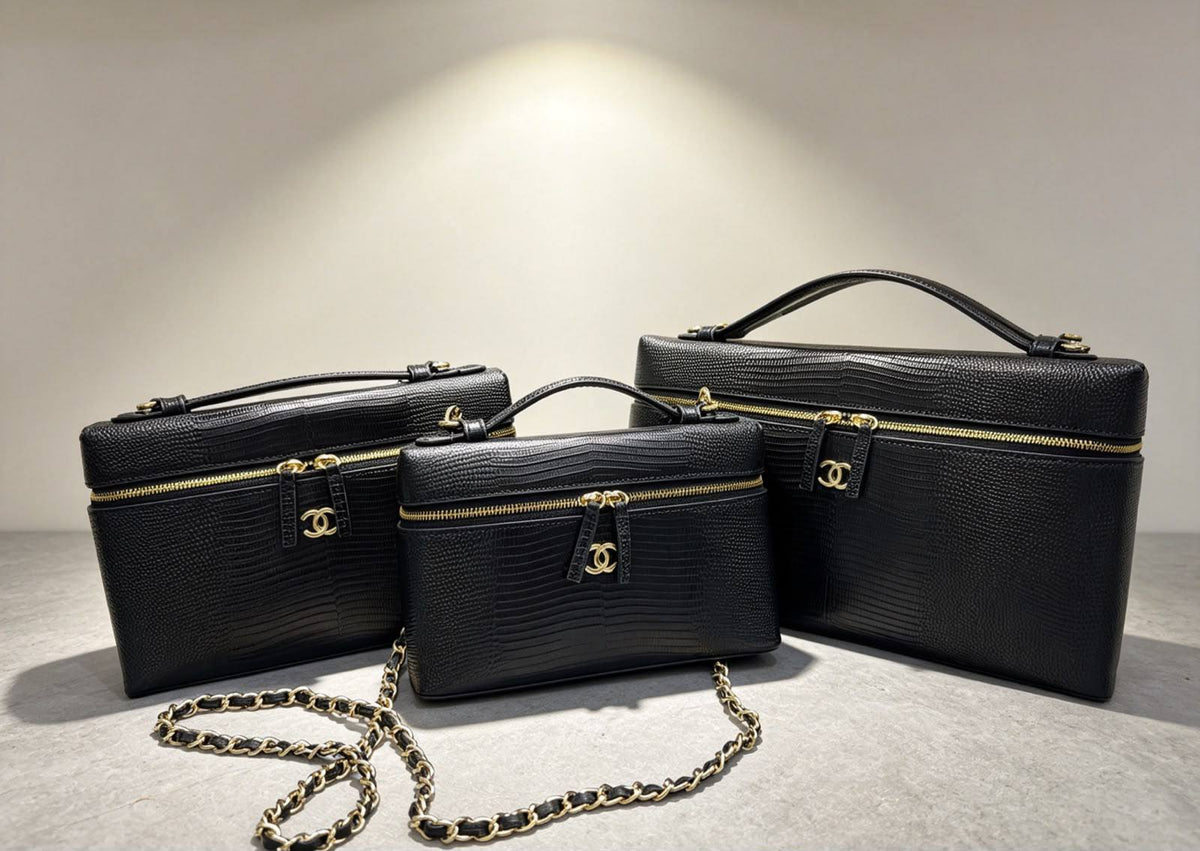 Chanel

Big 29 CM     
    Medium 22 CM
        Small  19 CM

Big 270 dhs   
           Medium 250 dhs 
               Small  230 dhs  

Zain244
♥️♥️♥️
