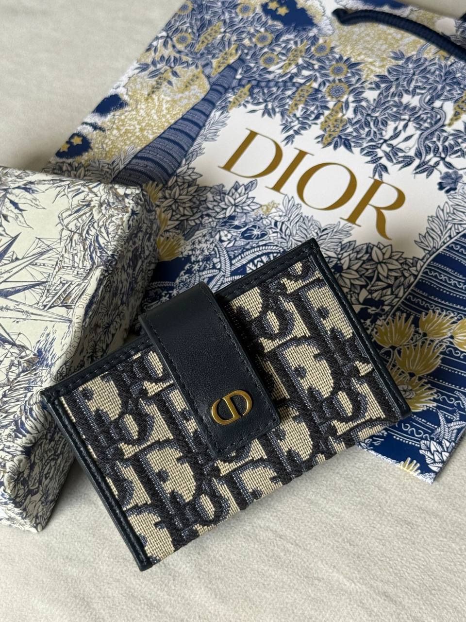 Dior
💜*Super Master*💜
310 dhs🇦🇪

Zain275
♥️♥️♥️
