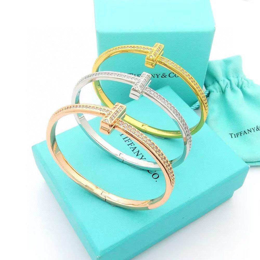 TIFFANY 
MASTER BANGLE
GOLD ROSE GOLD SILVER AVAILABLE
80 dhs🇦🇪🇦🇪

WITH BOX AND PAPER BAG🎁🛍️

Zain89
♥️♥️♥️