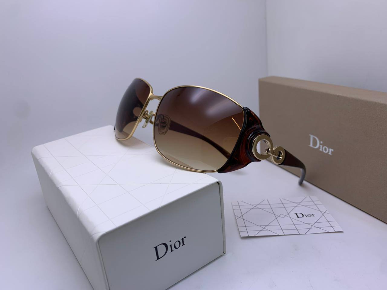 Ladies sunglasses 
70 dhs✅

Zain126
♥️♥️♥️