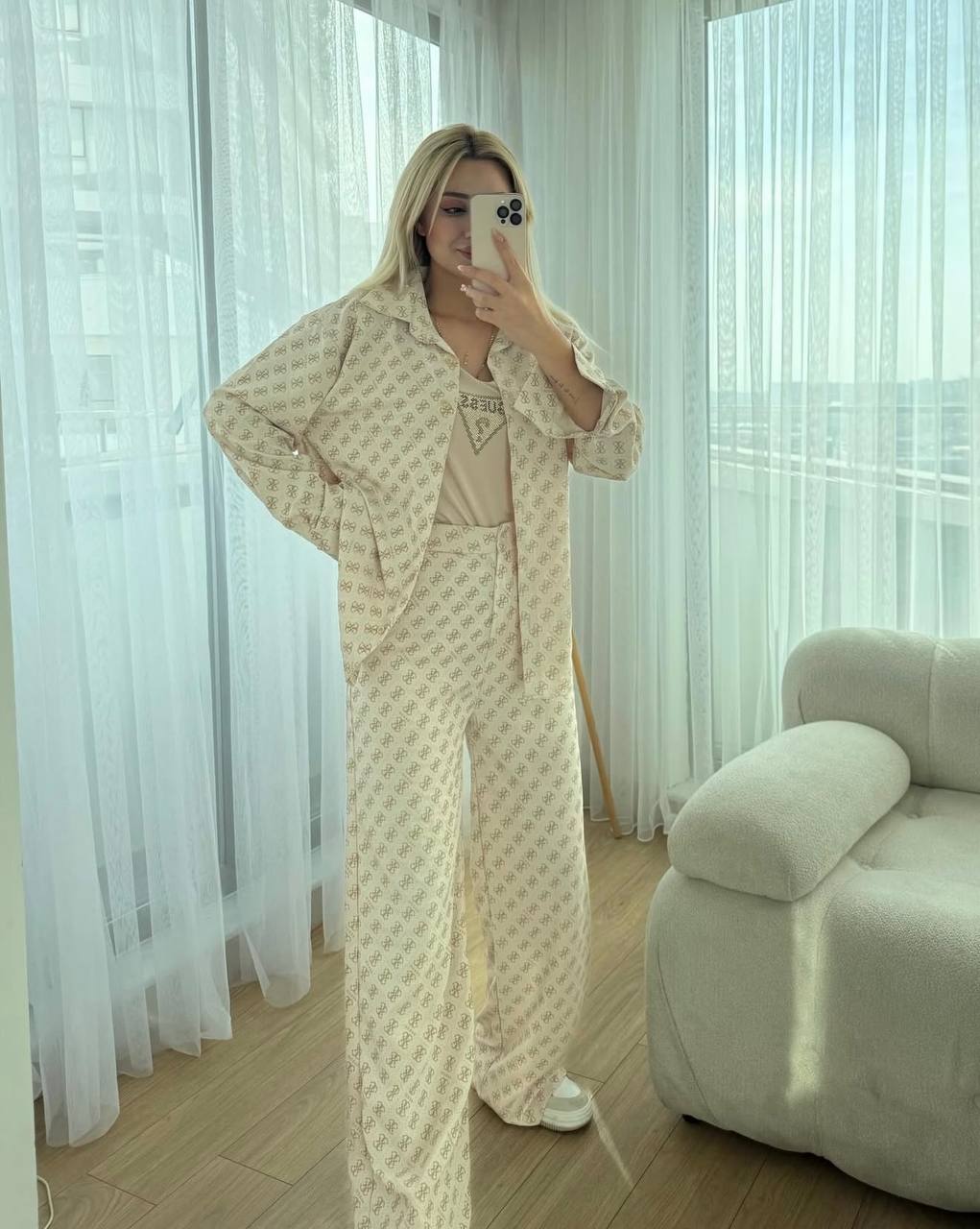 guess set
طقم 3 قطع متوفر ب 3 ألوان 
قماش فخم والكتابة بالمخمل♥️

Set 3pc 
Available in 3 color (brown, burgundy, beige)
Luxurious fabric, all writing in velvet ♥️


230 dhs

OnurStyle 

اطلبوها من الوتس المثبت في الأعلى👆🏻👆🏻

تواصلو معنا 👈🏻 Zain 
Fo