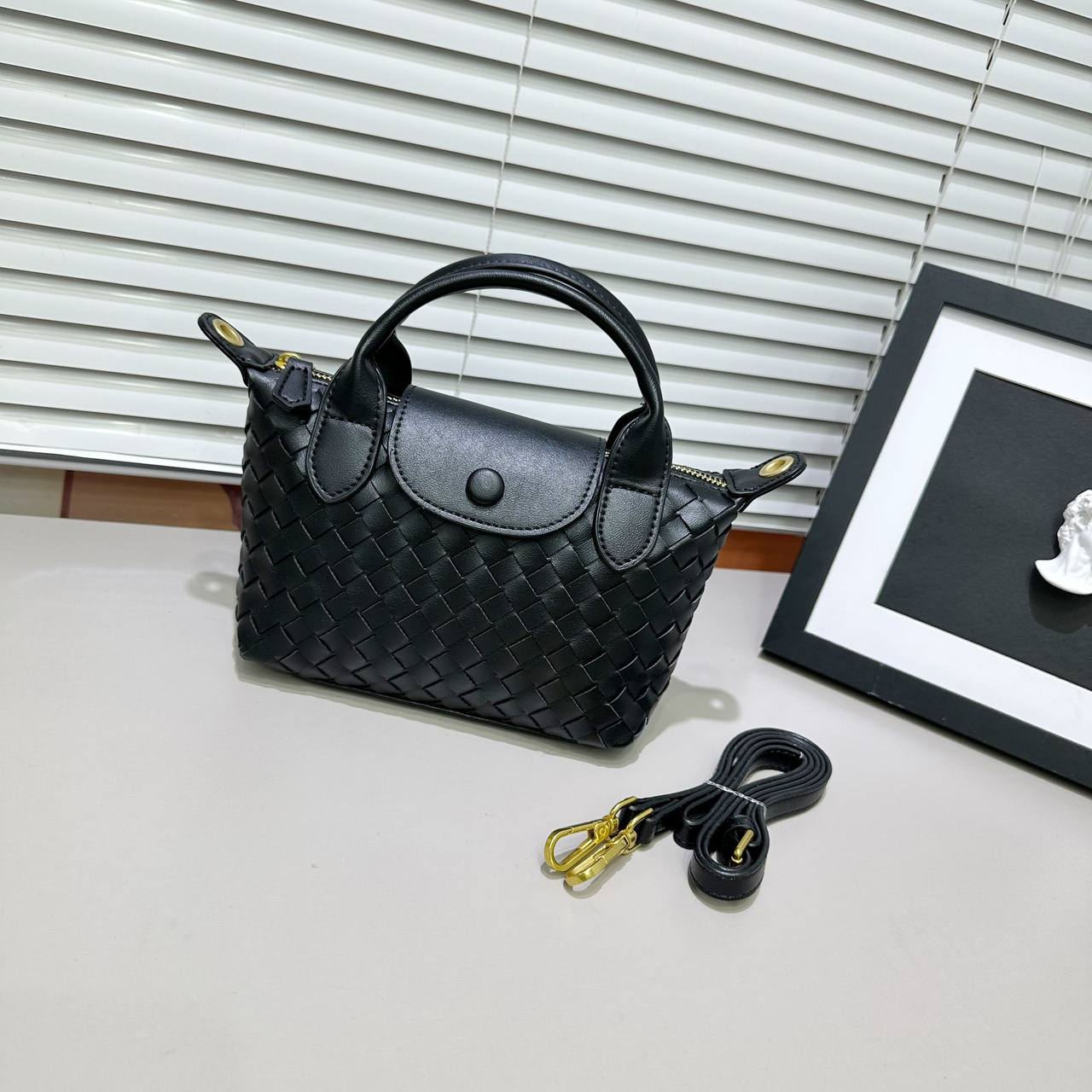Bottega
✨✨NEW ✨✨
85 dhs🪙🌨️

with box
🎁🎁🎁

Zain38
♥️♥️♥️