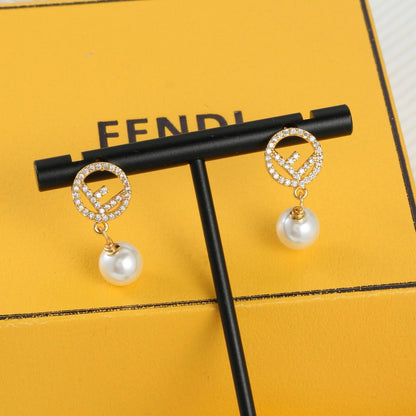 FENDI 
Necklace 🦋
Earring💥
Bracelet 🍁
Master quality 💯
With normal boxes 🗃️ 
120 dhs🇦🇪🇦🇪

With master box 📦 
140 dhs🇦🇪🇦🇪

Zain216
♥️♥️♥️