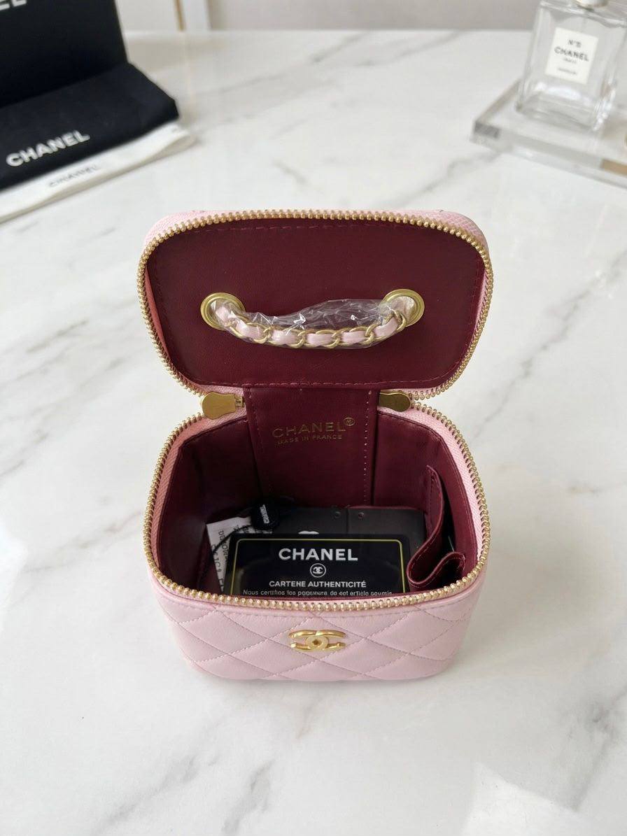Chanel ᴘᴇᴀʀʟ ᴄʜʀᴜsʜ 
ᴡɪᴛʜ ʙᴏx
ʟᴀᴍʙsᴋɪɴ
sɪᴢᴇ:ɴᴀɴᴏ
95 dhs🇦🇪🇦🇪

Zain56
♥️♥️♥️
