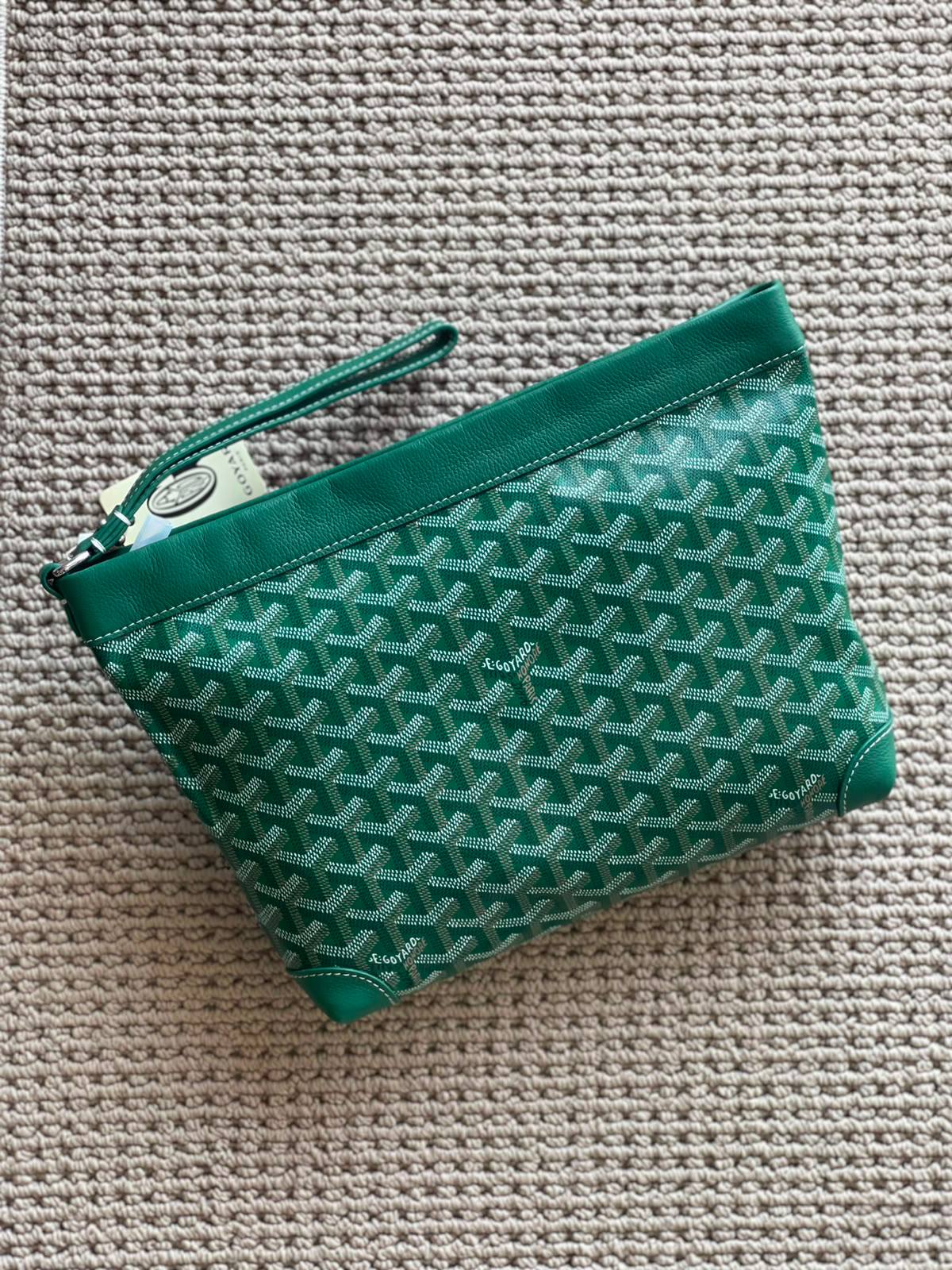 GOYARD
*Pouch*
*Master Quality*
450 dhs✅

Zain179
♥️♥️♥️