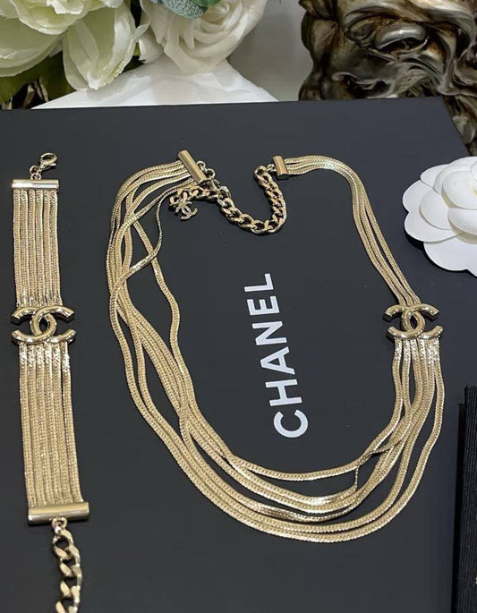 Chanel
___NECKLACE___& BRACELET 🍃
*MASTER*🍃💕
With normal box 🛍️
130 dhs✅
With master box 🛍️
140 dhs✅

Zain263
♥️♥️♥️