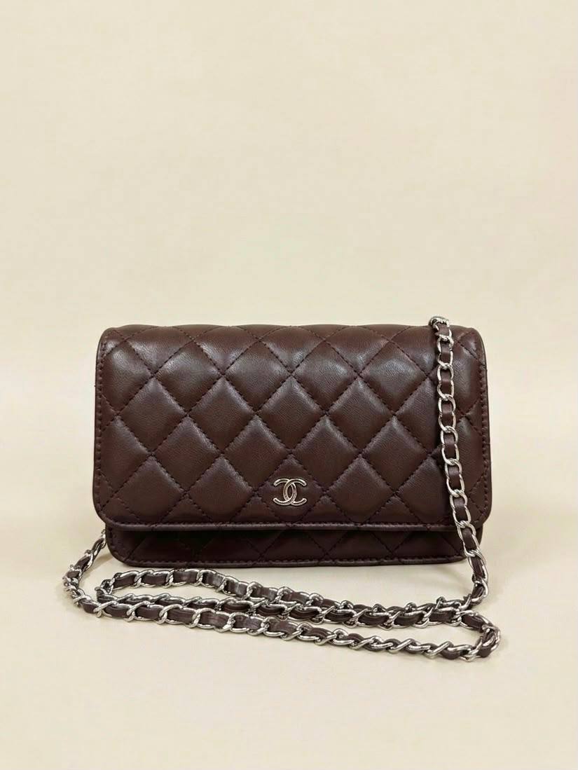 Chanel
High quality 
With box 
100 dhs✅

Zain50
♥️♥️♥️