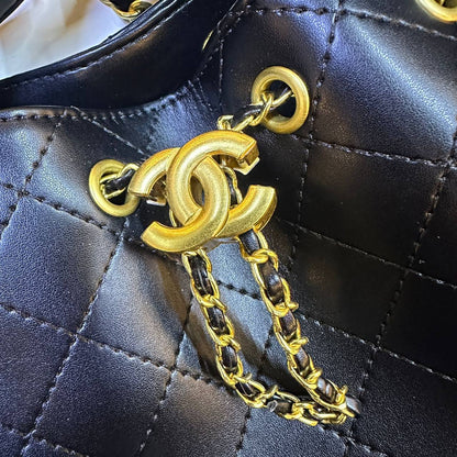 CHANEL 
NEW CAME GOOD QUALITY
115 dhs💓
28cm

Zain39
♥️♥️♥️