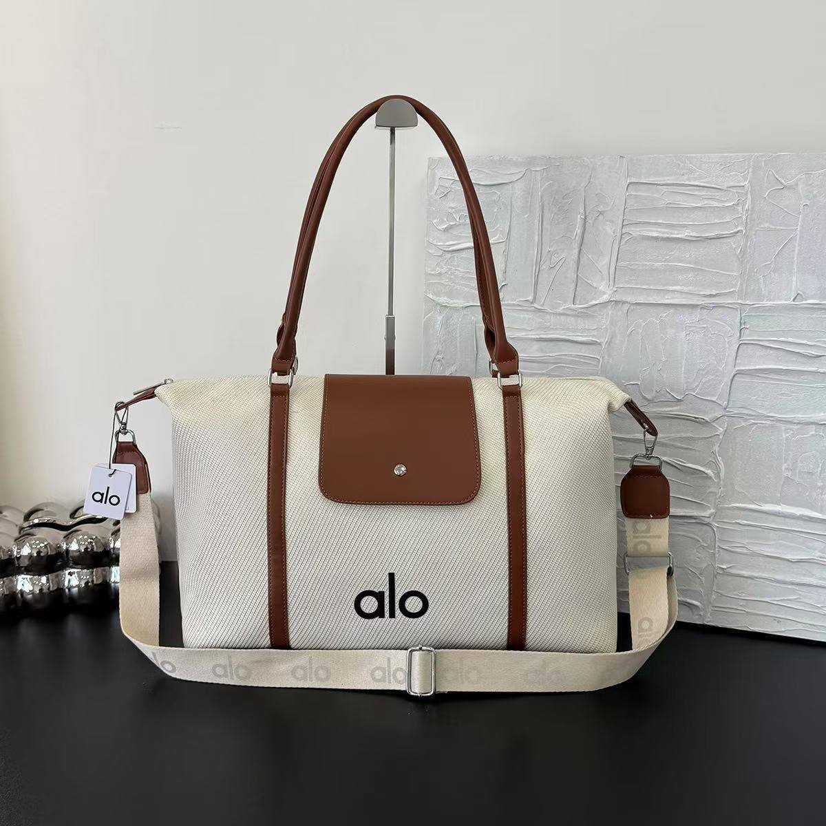 ALO ʏᴏɢᴀ sᴘᴏʀᴛs ᴡᴇᴀʀ
sʜᴏᴜʟᴅᴇʀ ᴄʀᴏssʙᴏᴅʏ ʙᴀɢ
Travel Bag Design
ᴅᴇɴɪᴍ & ʟᴇᴀᴛʜᴇʀ ᴍᴀᴛᴇʀɪᴀʟ
sɪᴢᴇ : 46 cm

75 dhs✅

Zain31
♥️♥️♥️