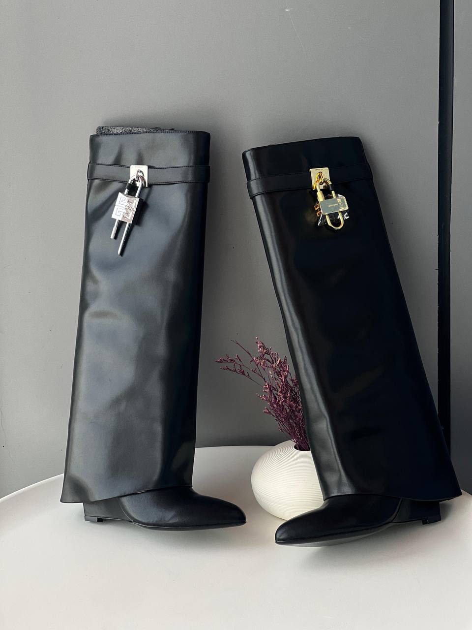 Gevenchy boot long🌹
36_41
Super high quality* 
700 dhs🪙🖤
750 dhs🪙🖤
Zain176
♥️♥️♥️