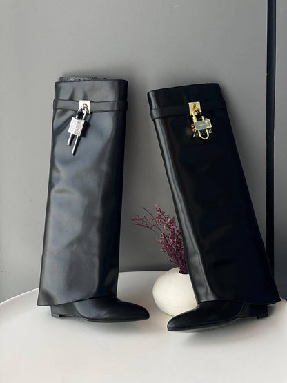 Gevenchy boot long🌹
36_41
Super high quality* 
700 dhs🪙🖤
750 dhs🪙🖤
Zain176
♥️♥️♥️