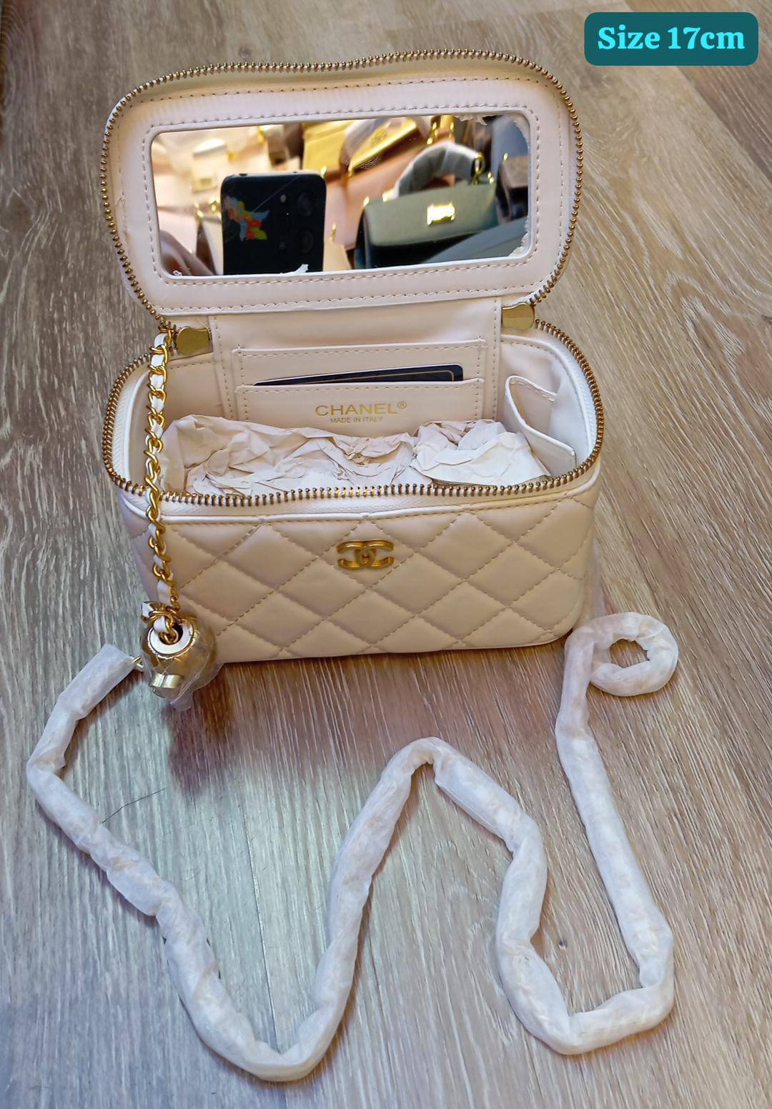 Chanel
Good quality 
with box 
100 dhs✅

Zain186
♥️♥️♥️