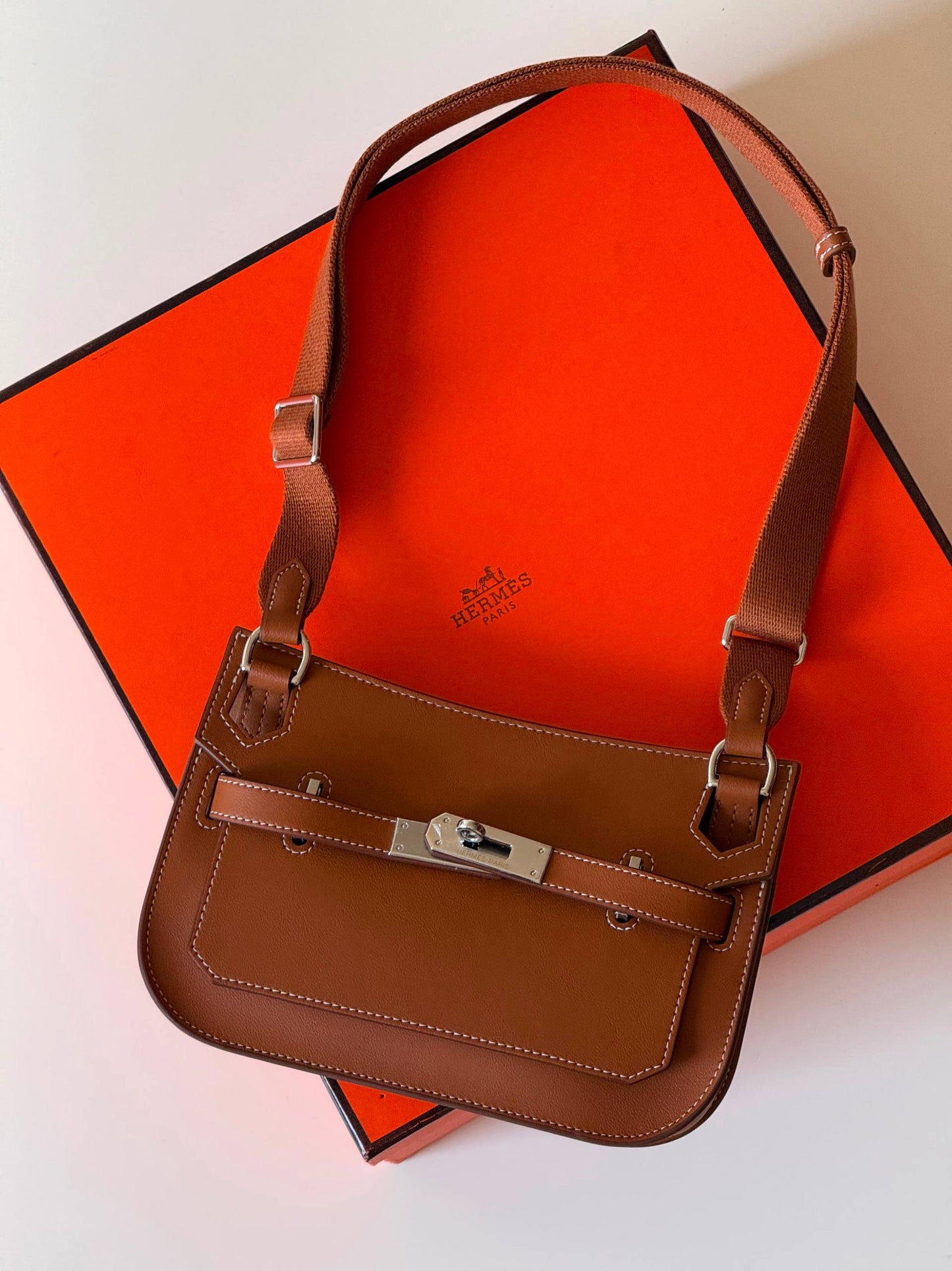 Hermes jypsiere 22cm💕master quality😍with box❤️
380 dhs🇦🇪🇦🇪

Zain52
♥️♥️♥️
