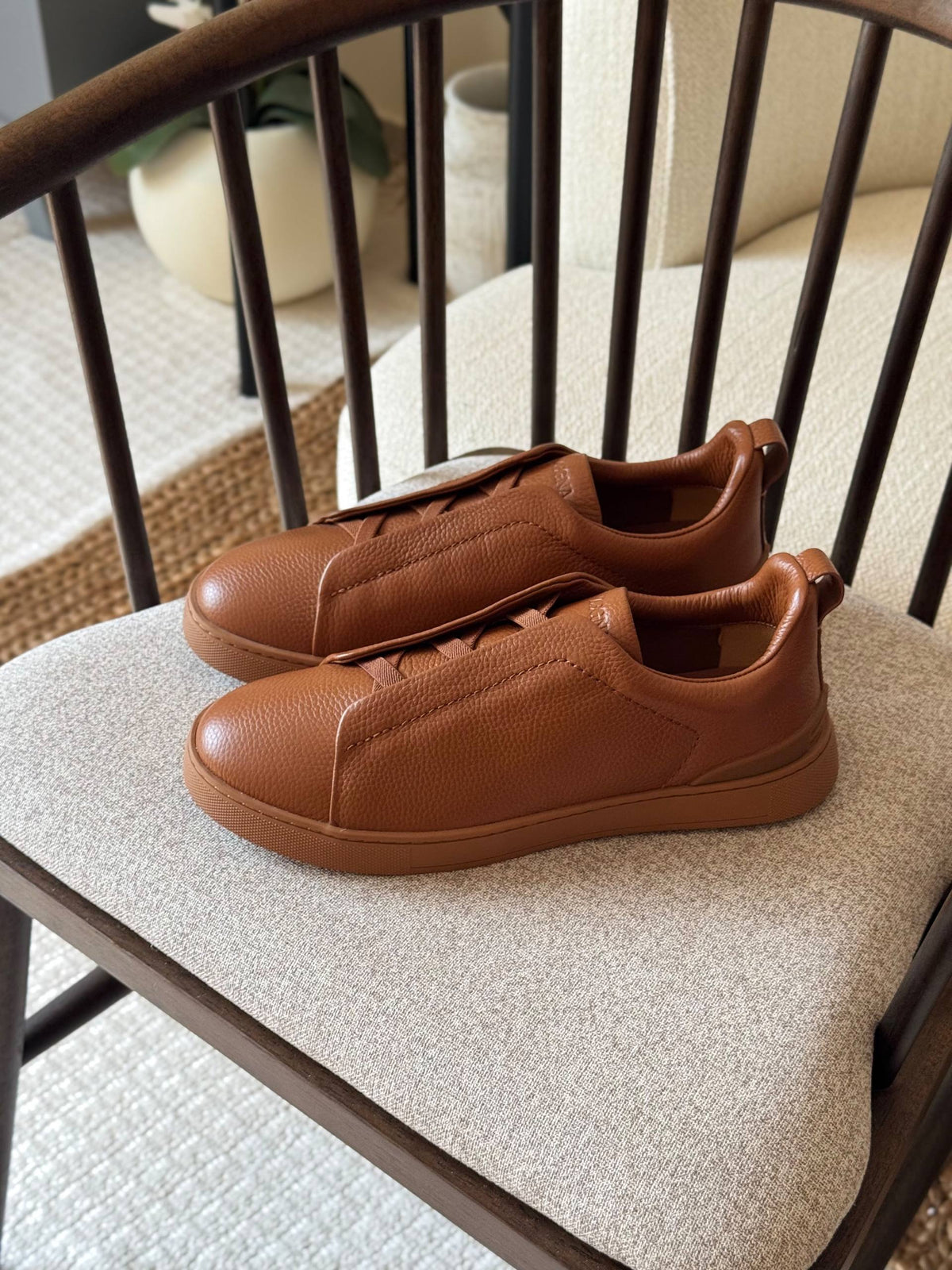 Zenga

AAA QUALITY 
Size: 40 to 47

500 dhs🇦🇪🇦🇪

Zain185
♥️♥️♥️