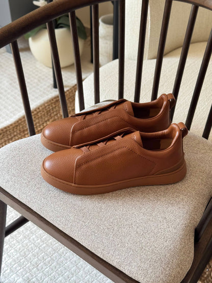 Zenga

AAA QUALITY 
Size: 40 to 47

500 dhs🇦🇪🇦🇪

Zain185
♥️♥️♥️