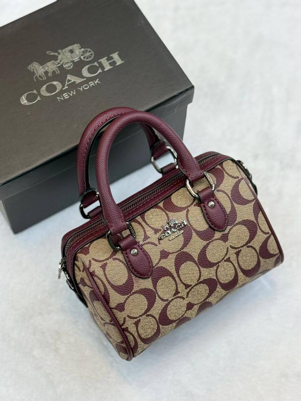COACH 
PREMIUM QUALITY 💯
90 DHS✅
WITH BOX 📦

Zain28
♥️♥️♥️