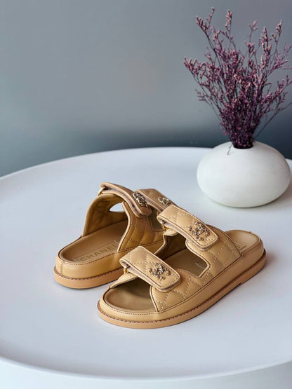 Chanel ✨⭐️
Size 36-41
_Super master high quality_🪡
450 dhs💛

Zain176
♥️♥️♥️